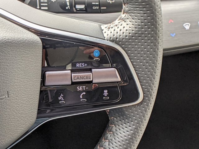 Vehicle image 24 of 31