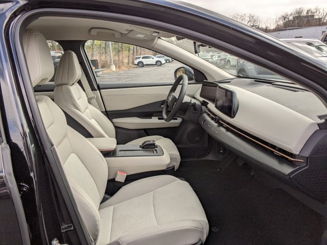 Vehicle image 11 of 31