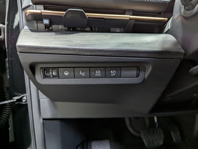 Vehicle image 15 of 26