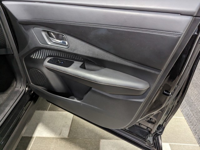 Vehicle image 25 of 26