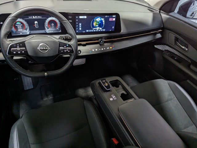 Vehicle image 9 of 26