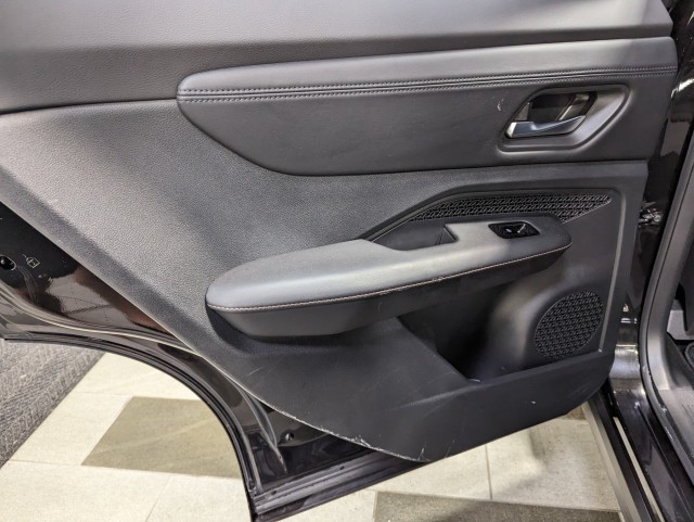 Vehicle image 11 of 26
