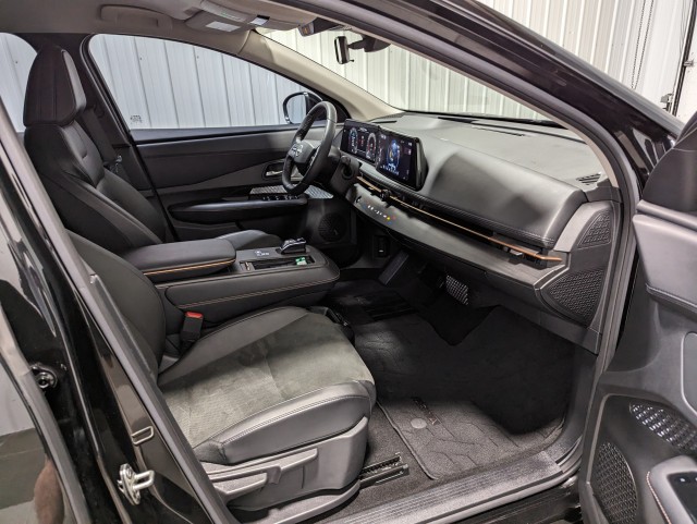 Vehicle image 24 of 26