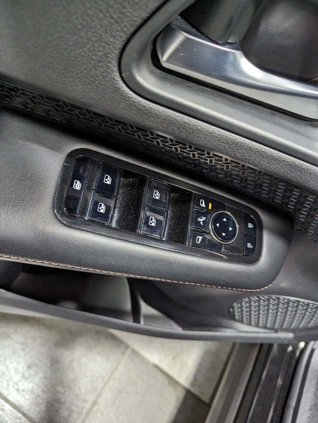 Vehicle image 14 of 26