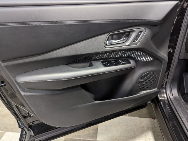 Vehicle image 12 of 26