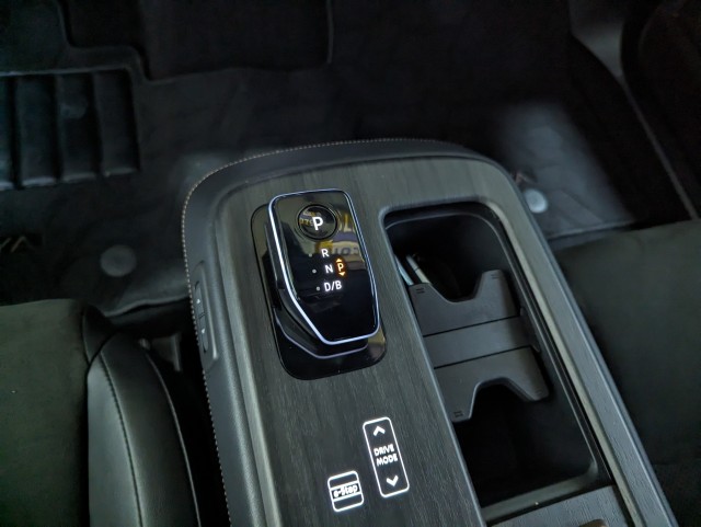 Vehicle image 19 of 26