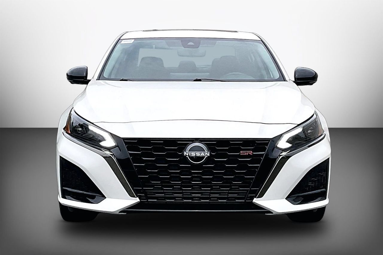 2023 Nissan Altima 2.0 SR Image 3 of 37