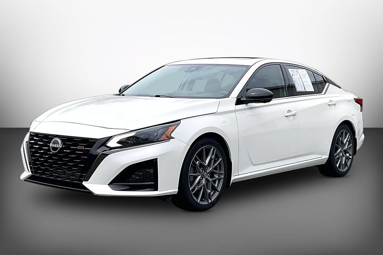 2023 Nissan Altima 2.0 SR Image 1 of 37
