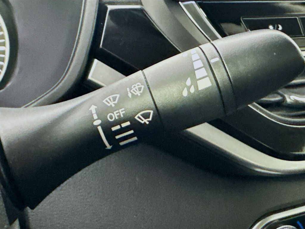 Vehicle image 14 of 41