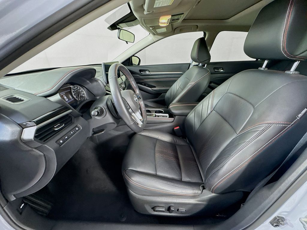 Vehicle image 25 of 41