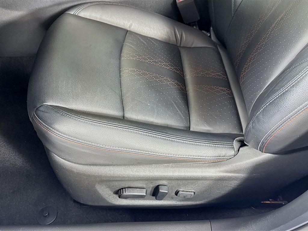 Vehicle image 24 of 41