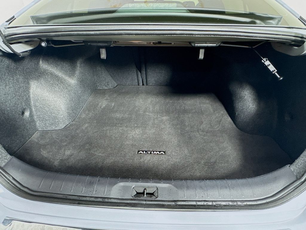 Vehicle image 32 of 41