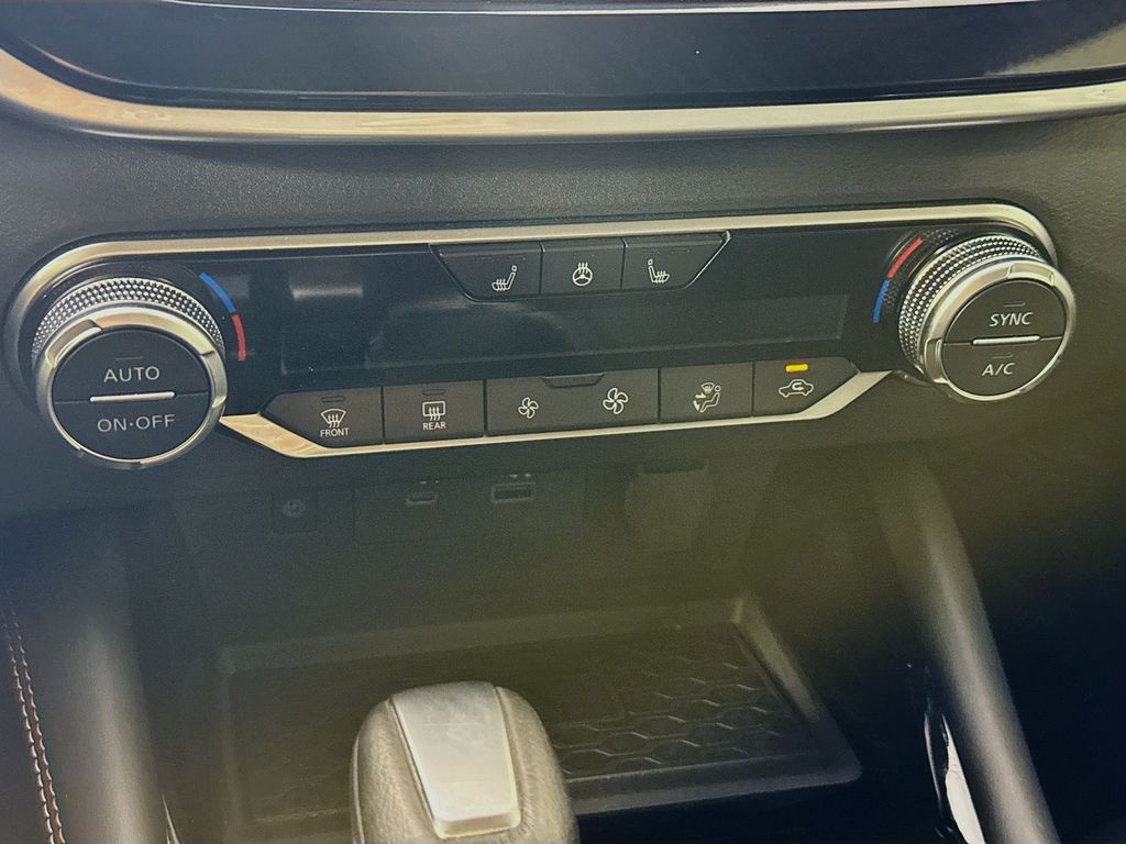 Vehicle image 19 of 41
