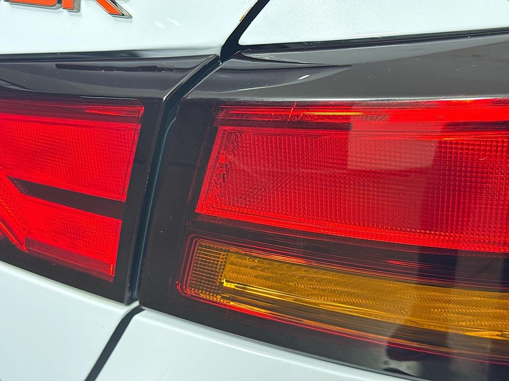 Vehicle image 33 of 41