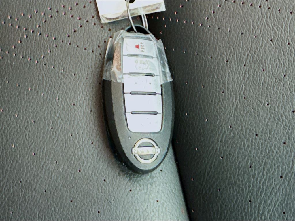 Vehicle image 37 of 41