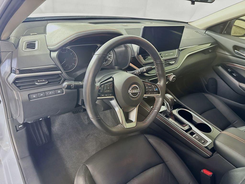 Vehicle image 10 of 41