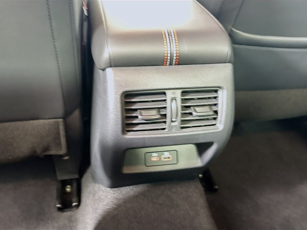 Vehicle image 31 of 41
