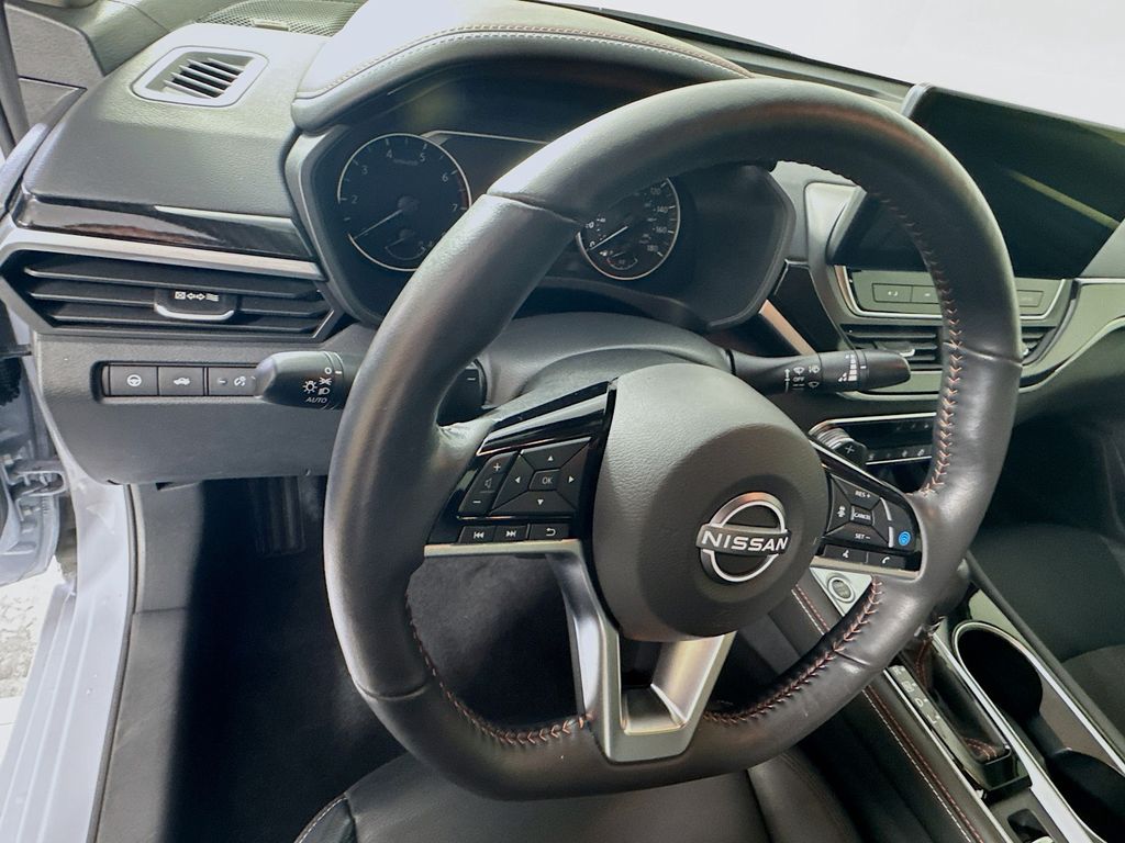 Vehicle image 12 of 41