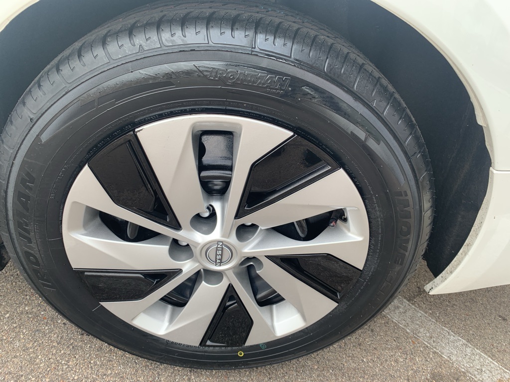 Vehicle image 10 of 37