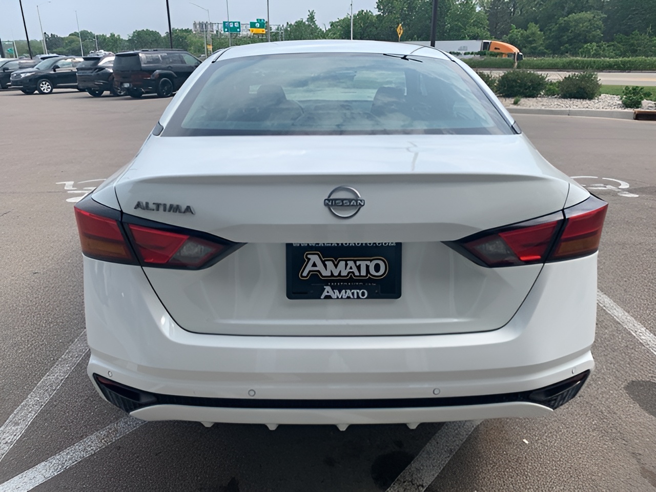 Vehicle image 35 of 37