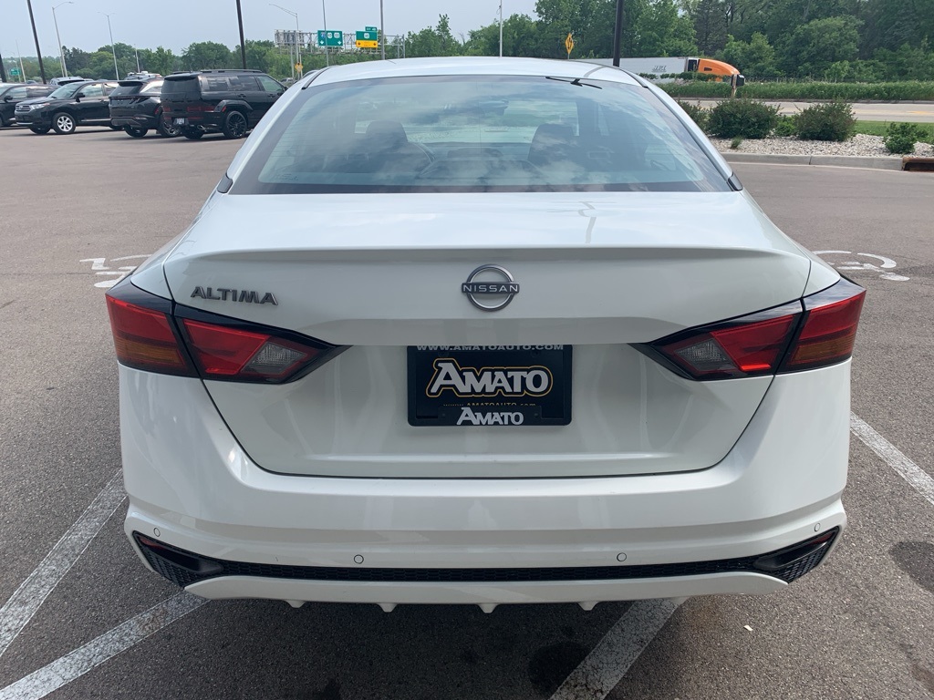 Vehicle image 6 of 37