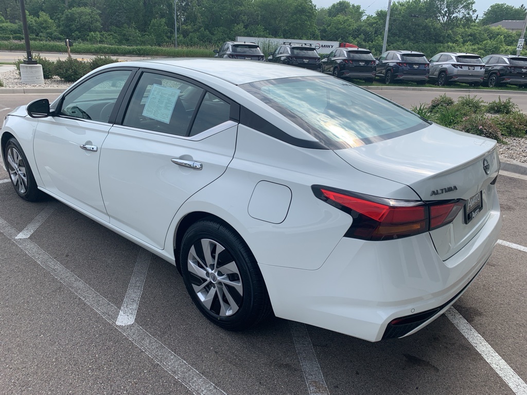 Vehicle image 7 of 37