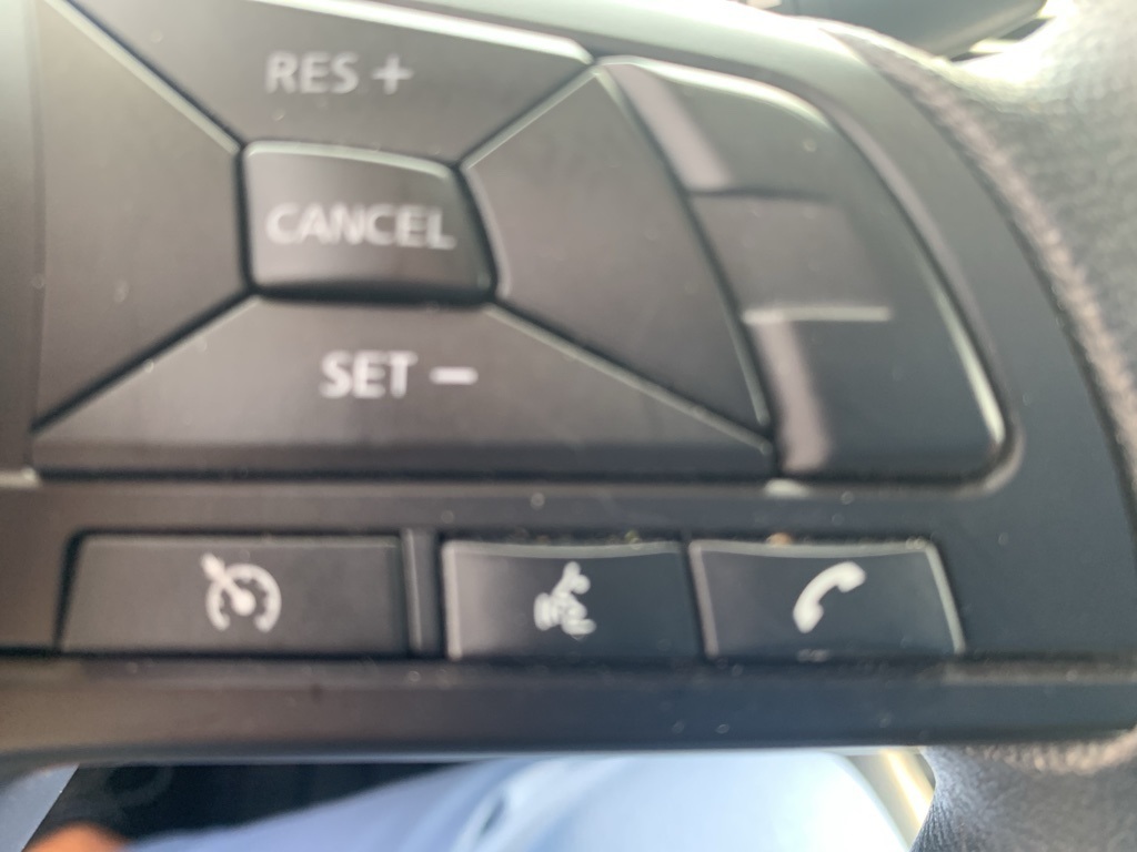 Vehicle image 27 of 37