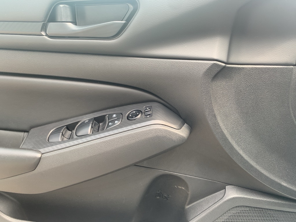 Vehicle image 23 of 37
