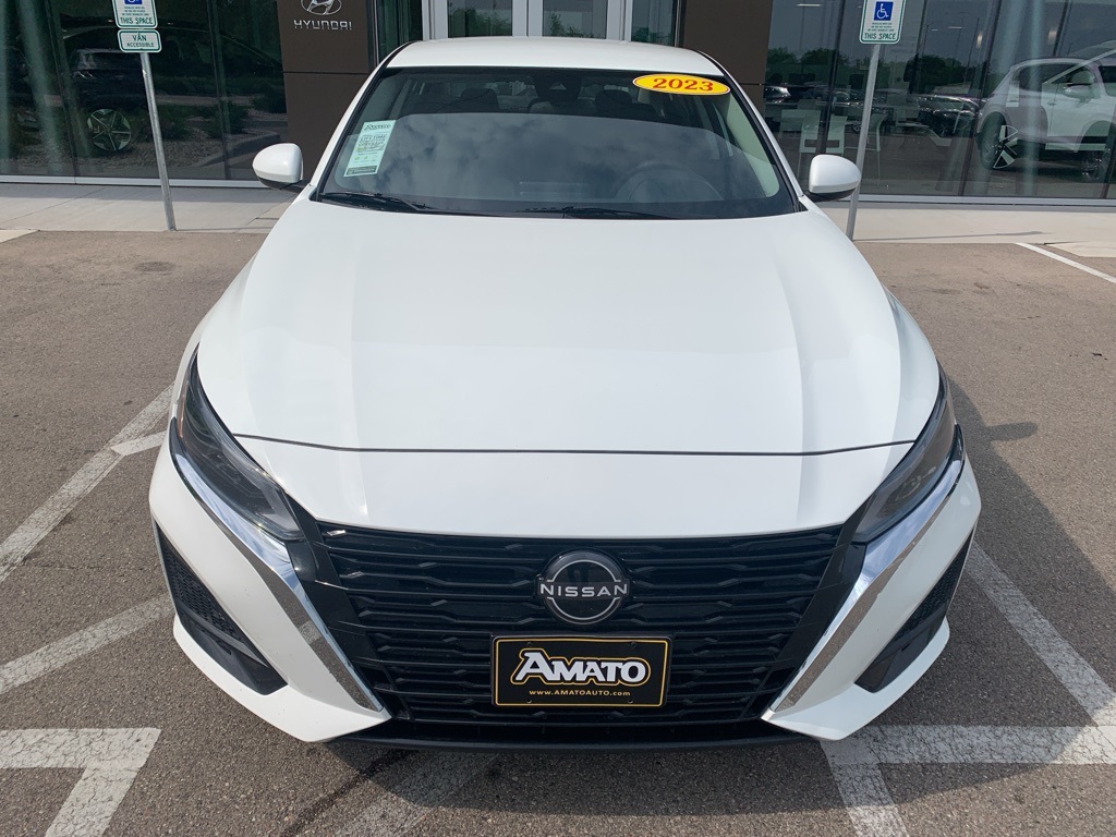Vehicle image 2 of 37