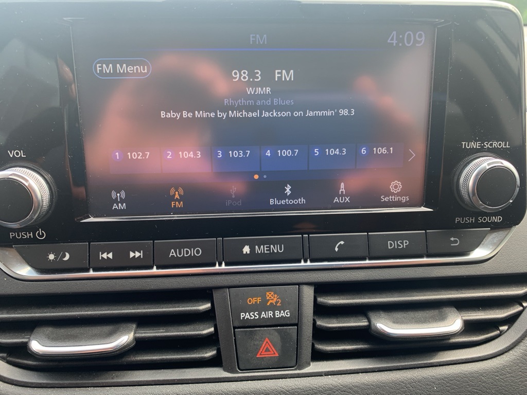 Vehicle image 21 of 37