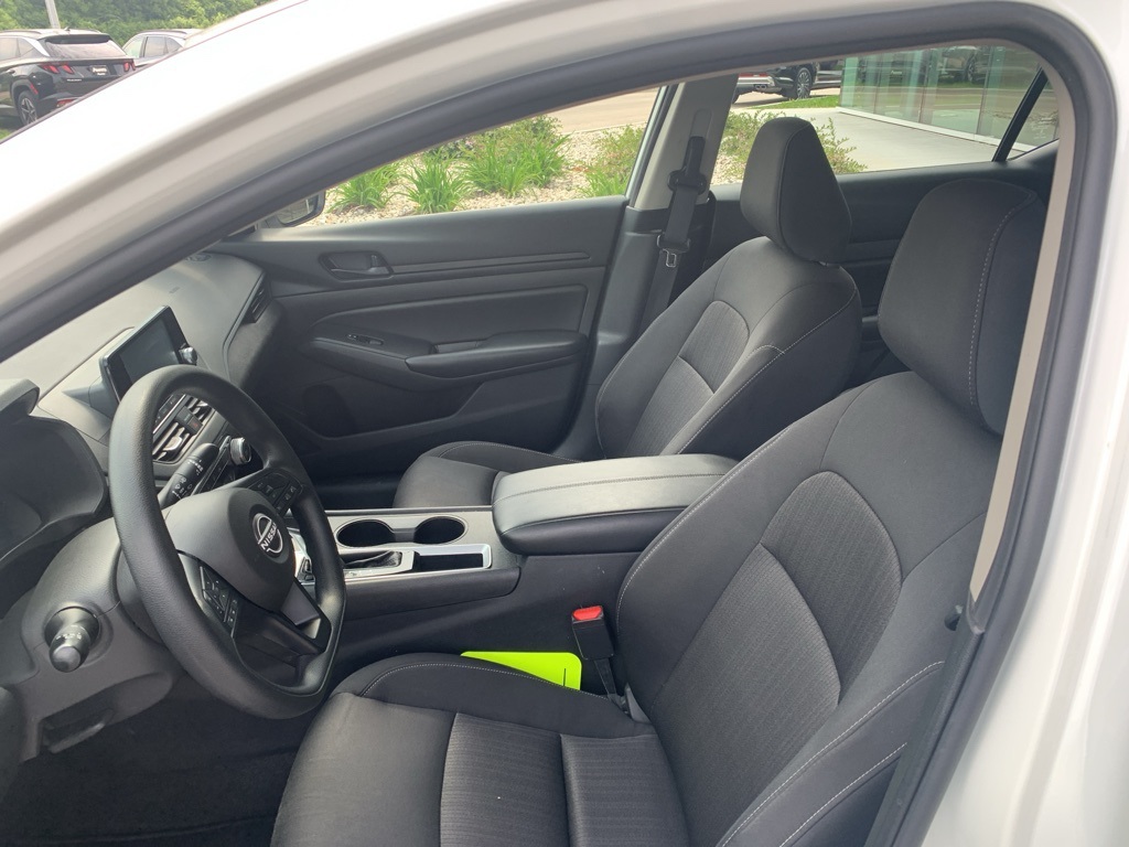Vehicle image 17 of 37