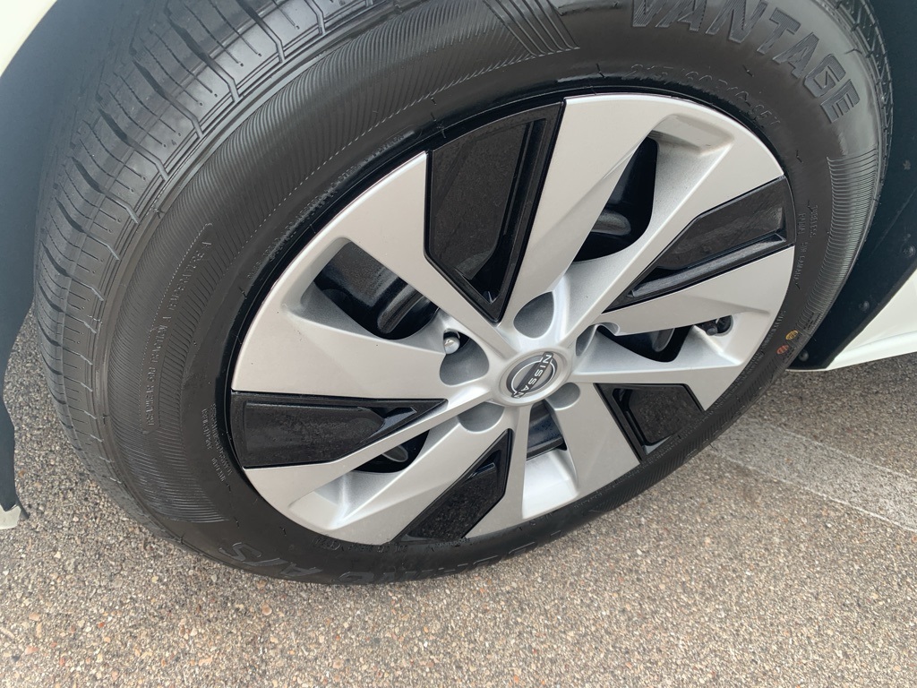 Vehicle image 12 of 37