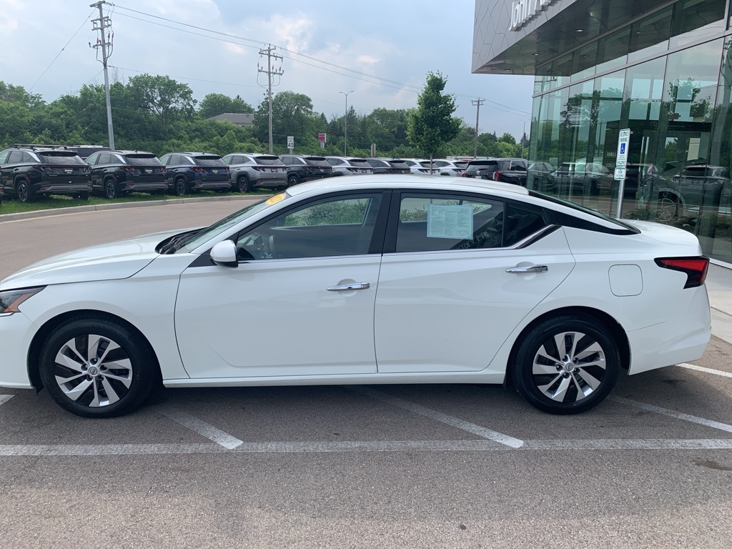 Vehicle image 8 of 37