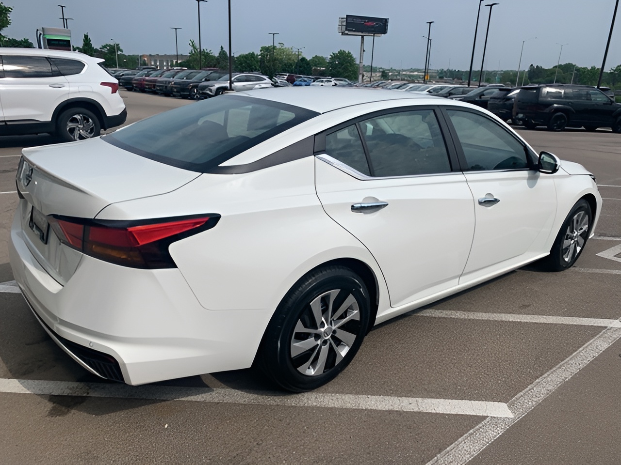 Vehicle image 34 of 37