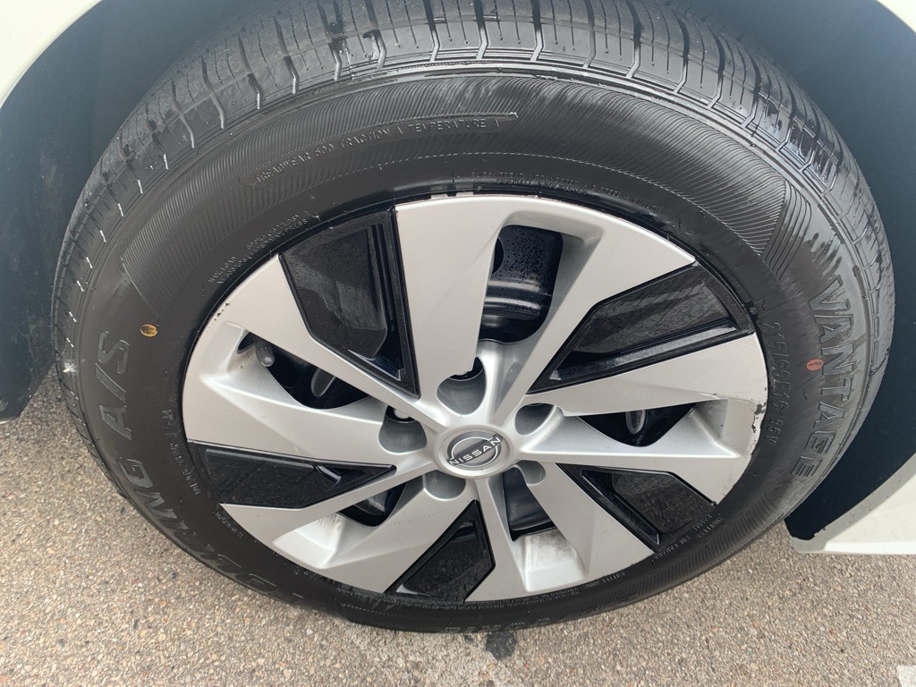 Vehicle image 11 of 37
