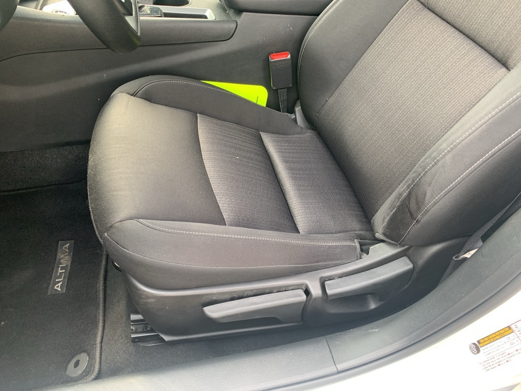 Vehicle image 29 of 37