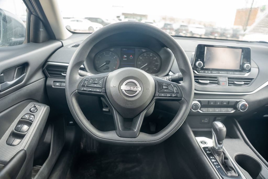 Vehicle image 15 of 32