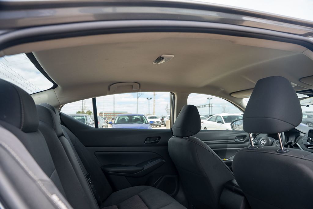 Vehicle image 14 of 32