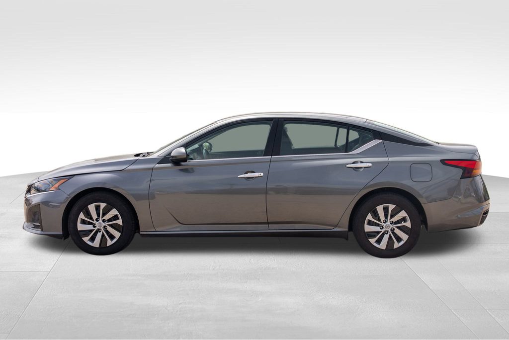 Vehicle image 9 of 32