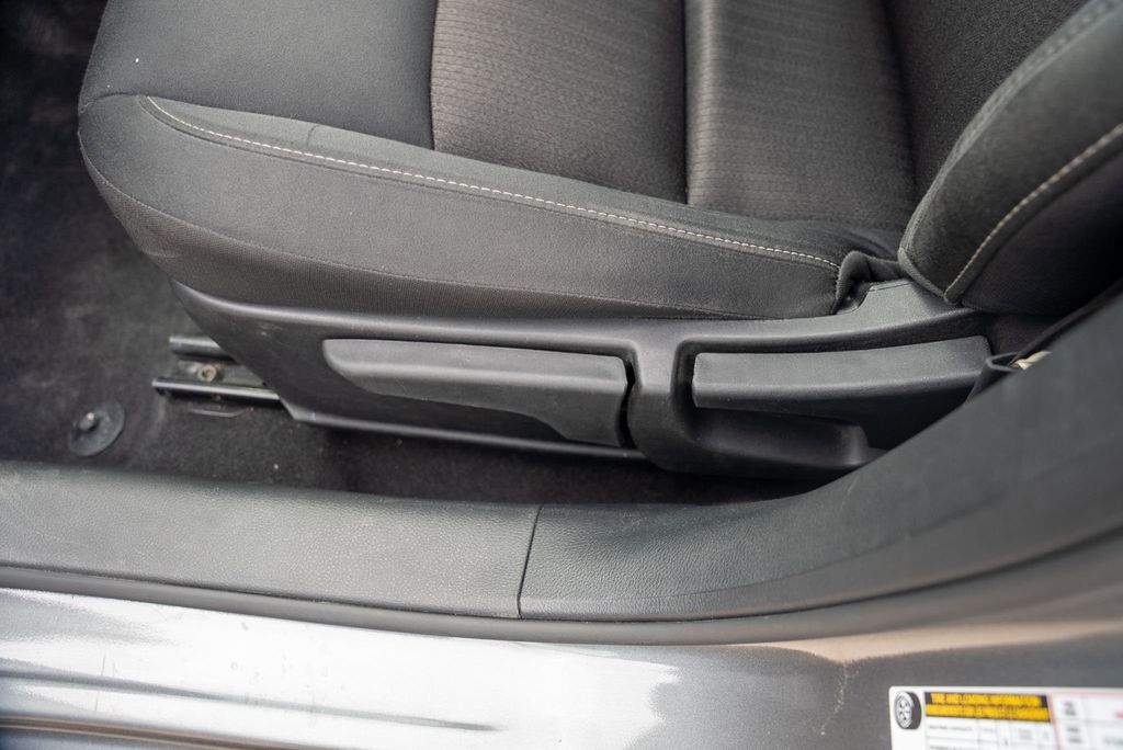 Vehicle image 18 of 32