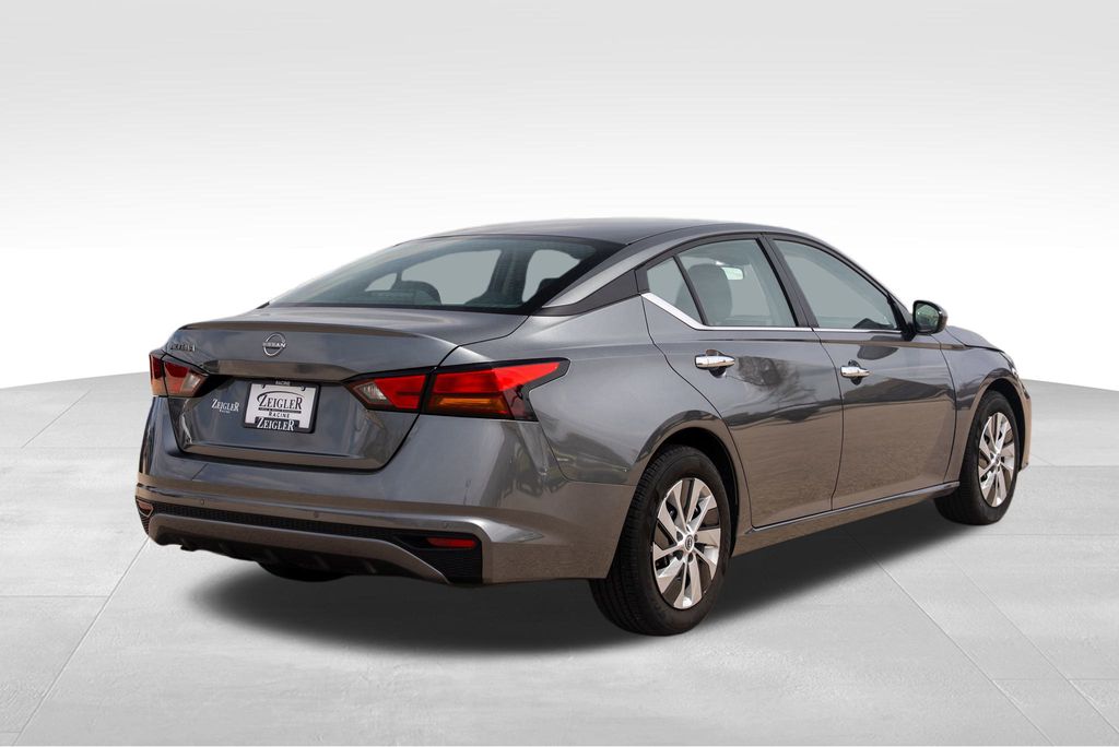 Vehicle image 6 of 32