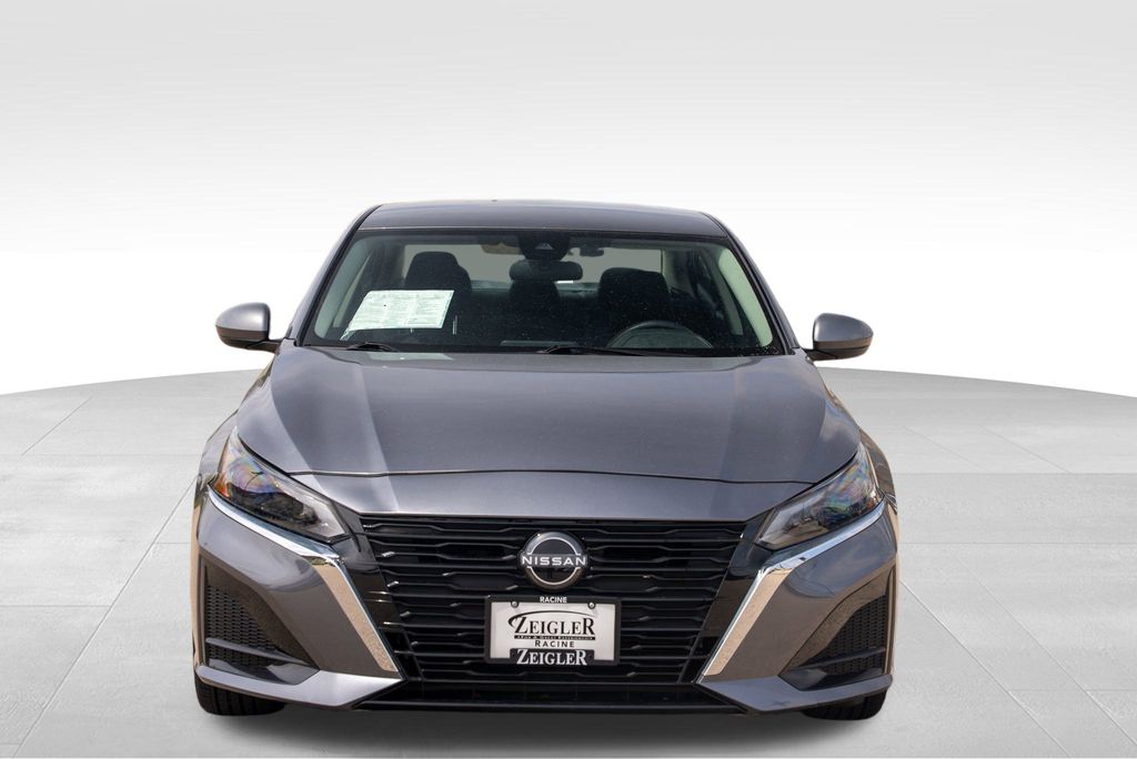 Vehicle image 2 of 32