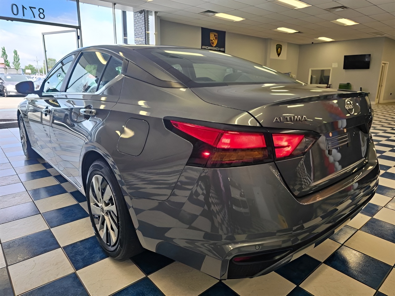Vehicle image 26 of 27