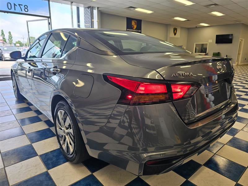 Vehicle image 4 of 27