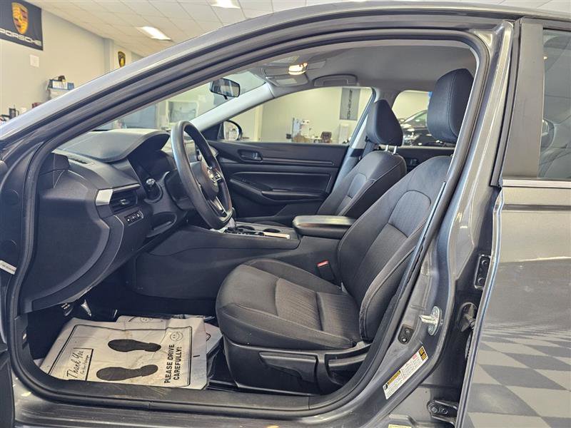 Vehicle image 10 of 27