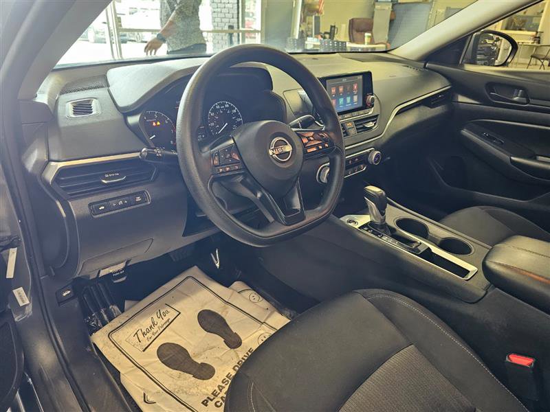Vehicle image 9 of 27
