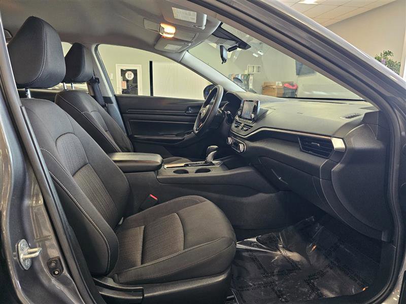 Vehicle image 14 of 27