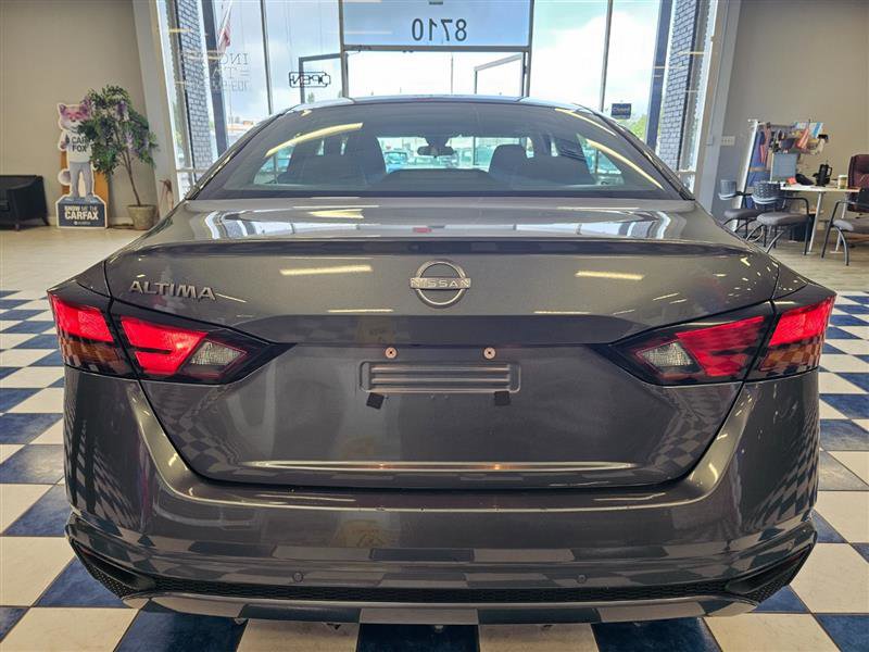Vehicle image 8 of 27
