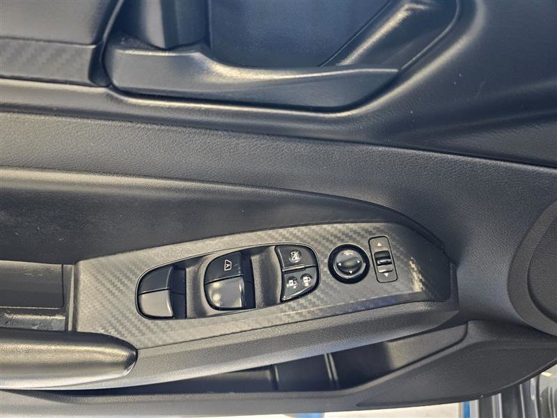 Vehicle image 15 of 27