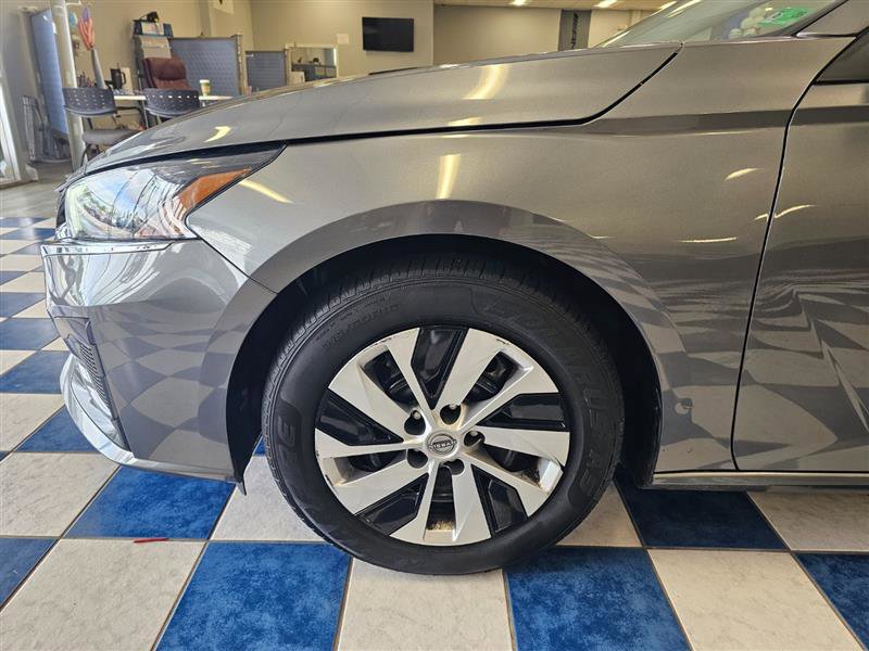 Vehicle image 20 of 27